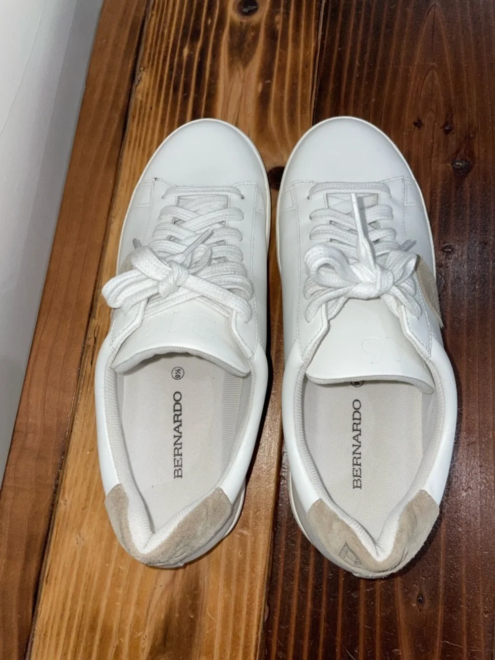 Bernardo Tatum Leather Logo Sneakers Low-Top Sneakers B46 Size 9.5